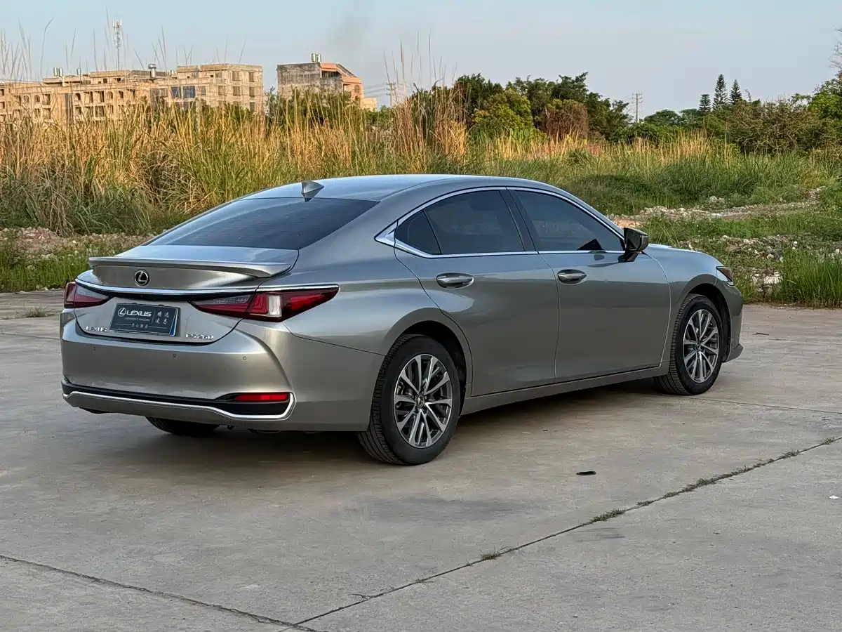 Lexus ES 2022 200 Excellence Edition фото 7