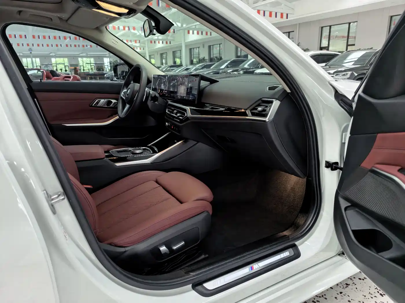 BMW 3 Series 2023 320Li M Sport Package фото 11