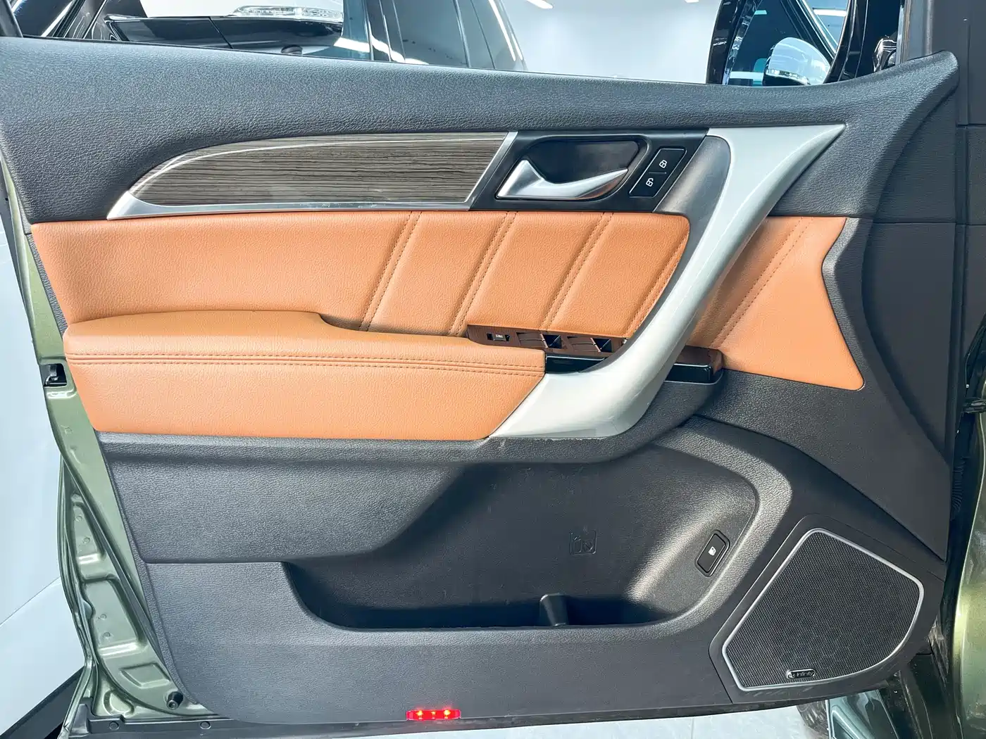 Haval H9 2015 2.0T 4WD Luxury 7-Seater фото 23
