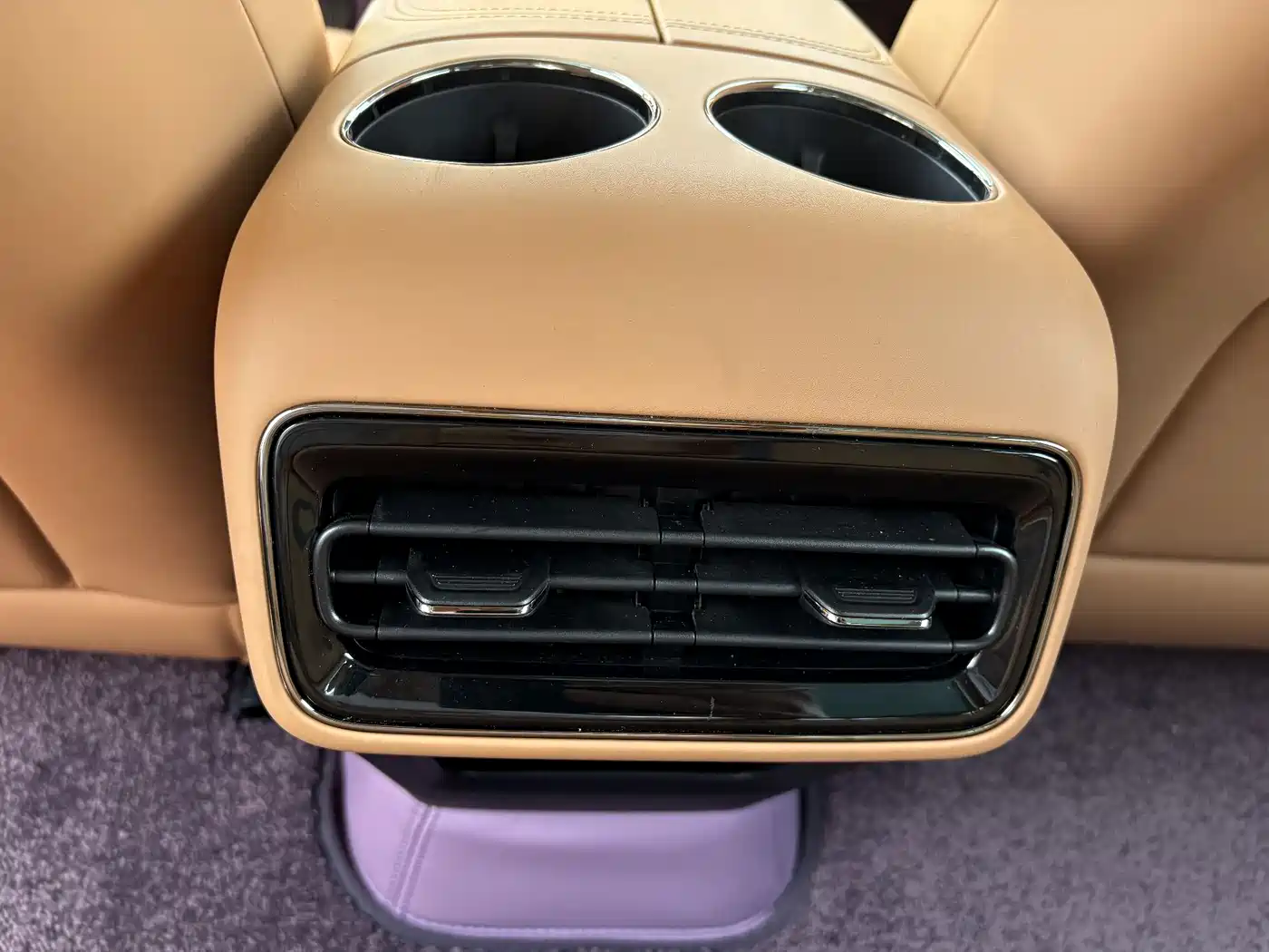 Geely Galaxy Galaxy Xingyao 8 2025 60km EM-i Luxury Edition фото 15
