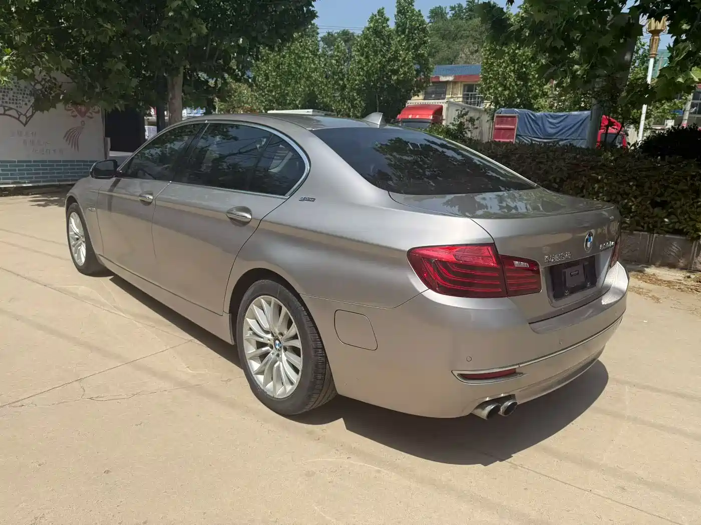 BMW 5 Series New Energy 2015 530Le фото 9
