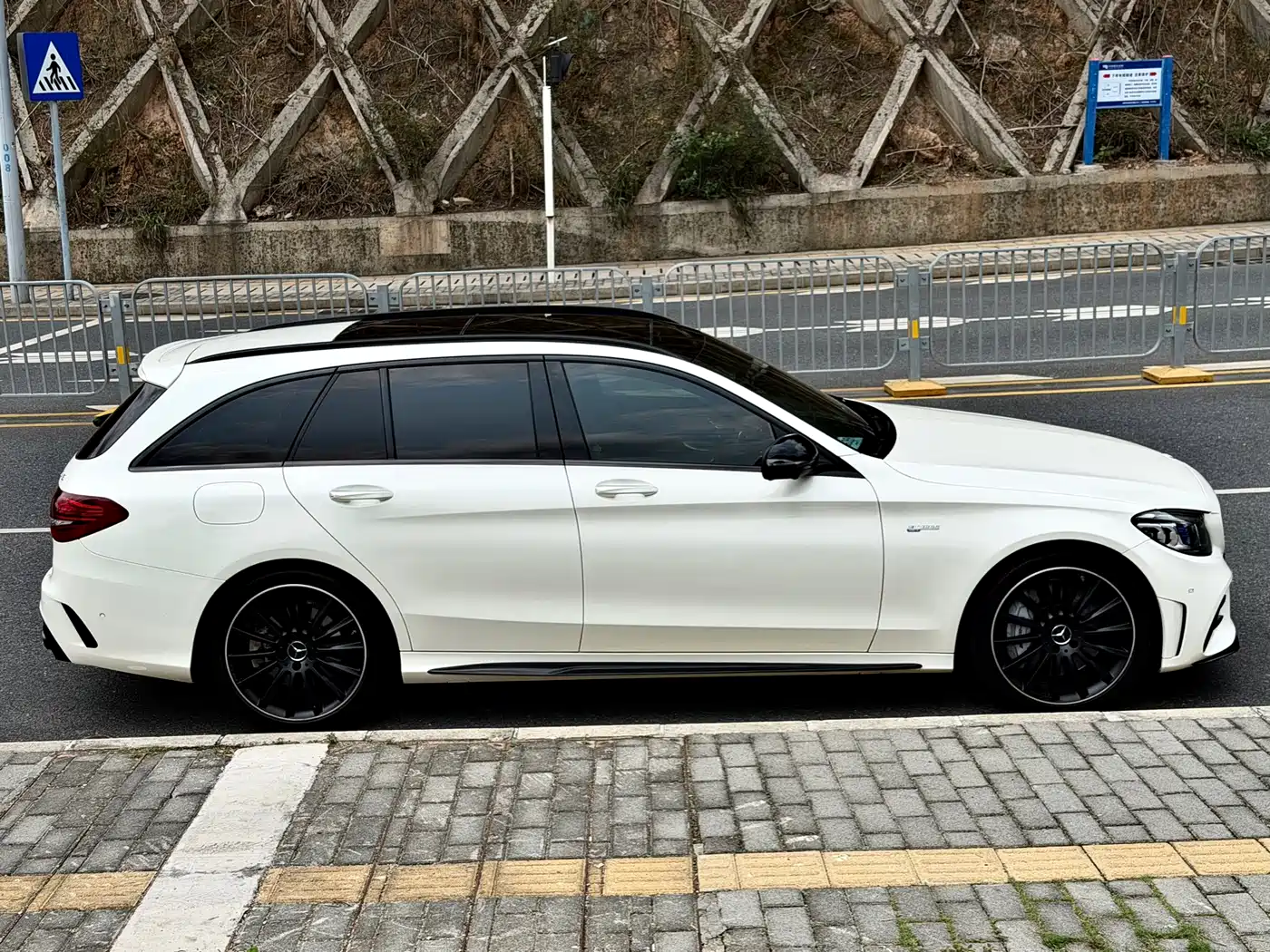 Mercedes-Benz C-Class AMG 2019 AMG C 43 4MATIC Estate Special Edition фото 4