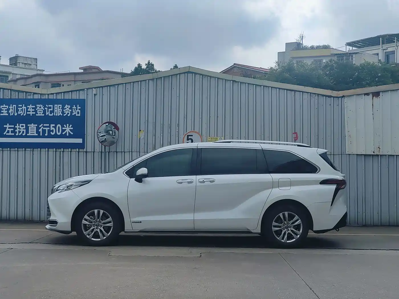 Toyota Sienna 2021 2.5L Hybrid Ultimate Edition фото 7