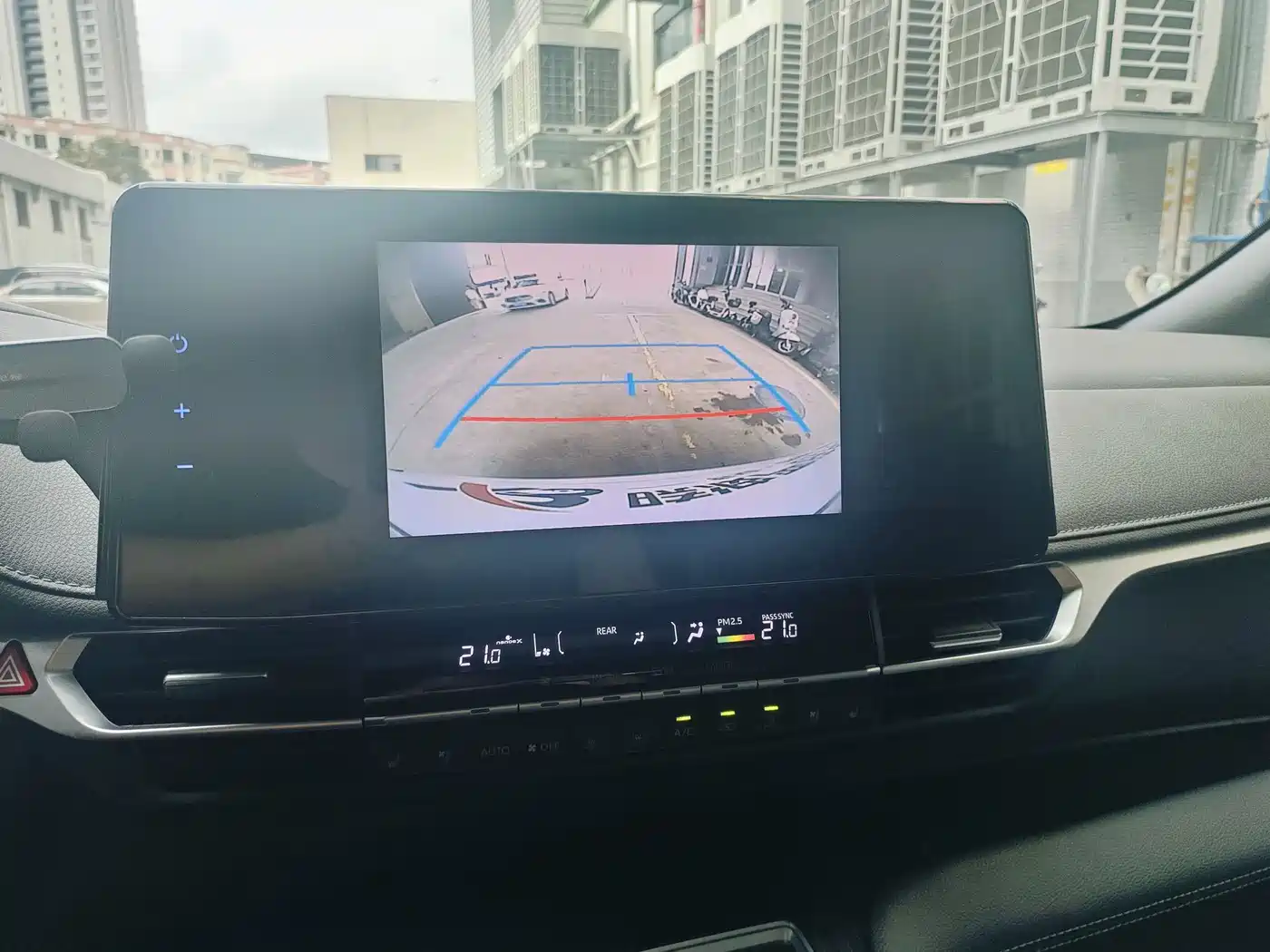 Toyota Sienna 2021 2.5L Hybrid Ultimate Edition фото 15