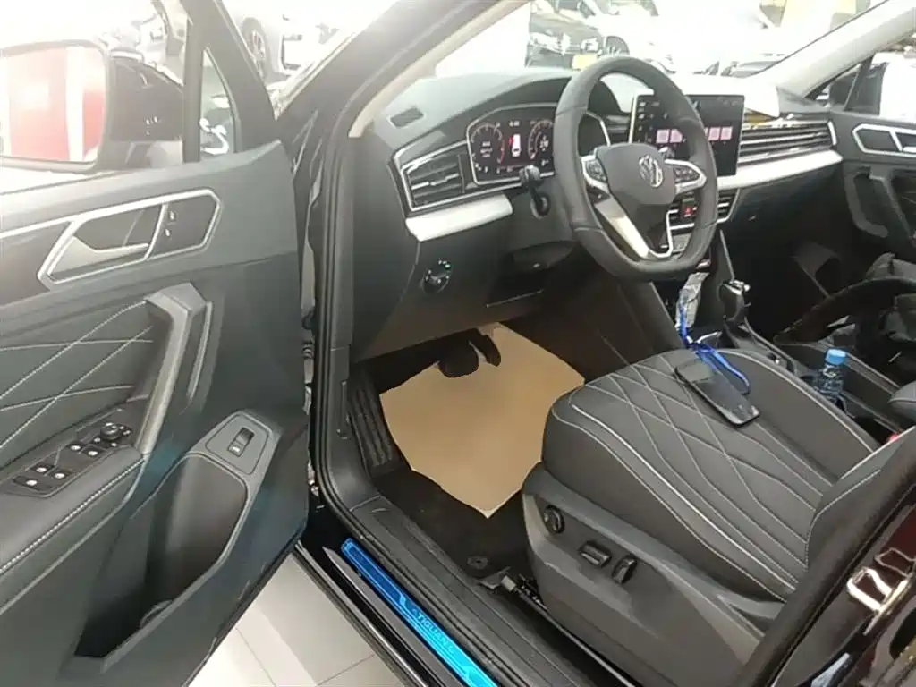 Volkswagen Tiguan L 2024 Outstanding 300TSI Auto 2WD Dragon Soaring Edition фото 16
