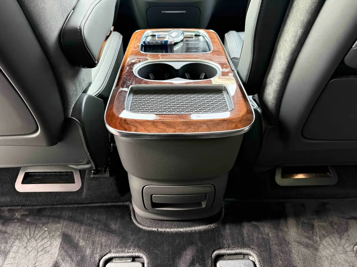 Hongqi HQ9 PHEV 2024 Model 2.0T AWD Luxury Edition фото 20