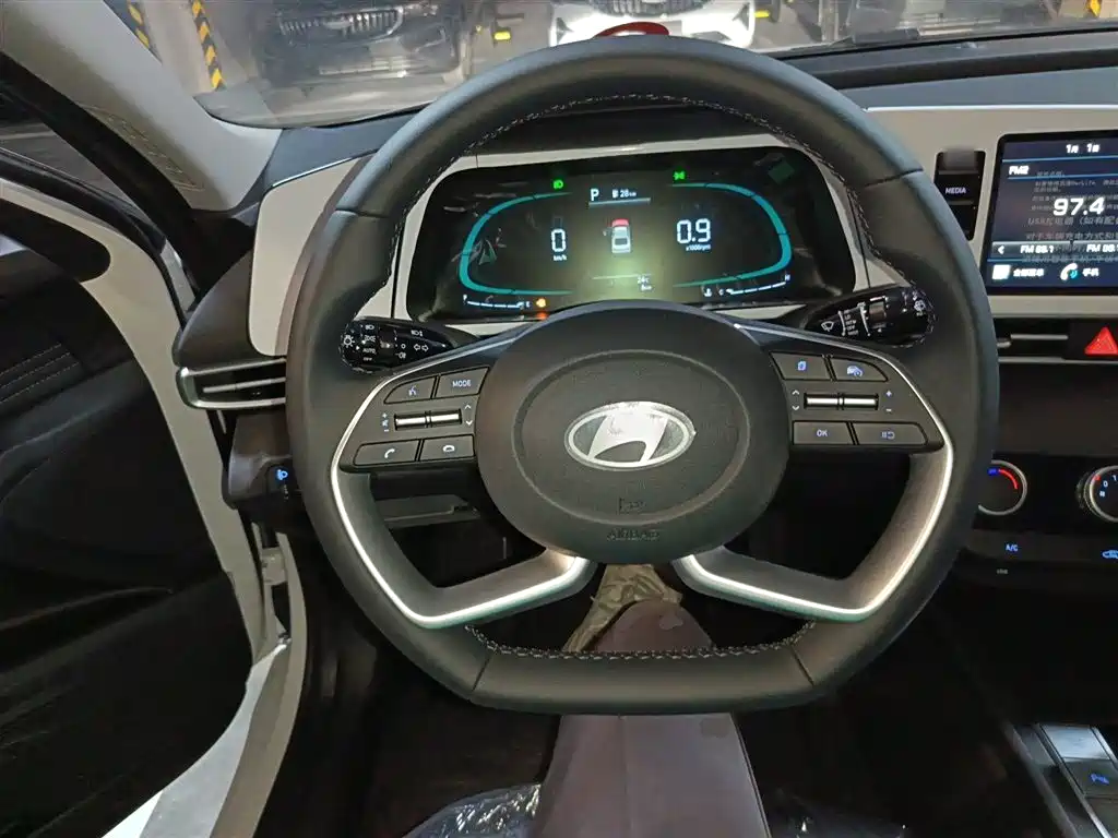 MODERN ELANTRA