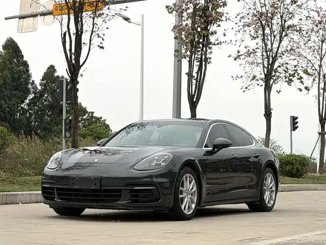 PORSCHE PANAMERA
