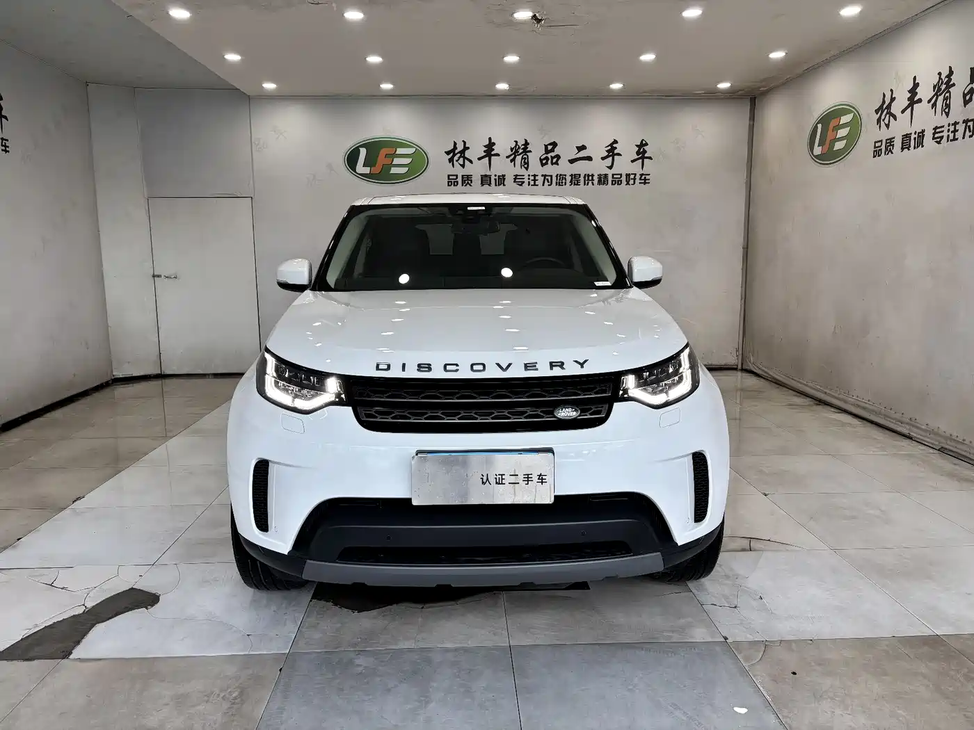 Land Rover Discovery 2017 3.0 SC V6 SE фото 2