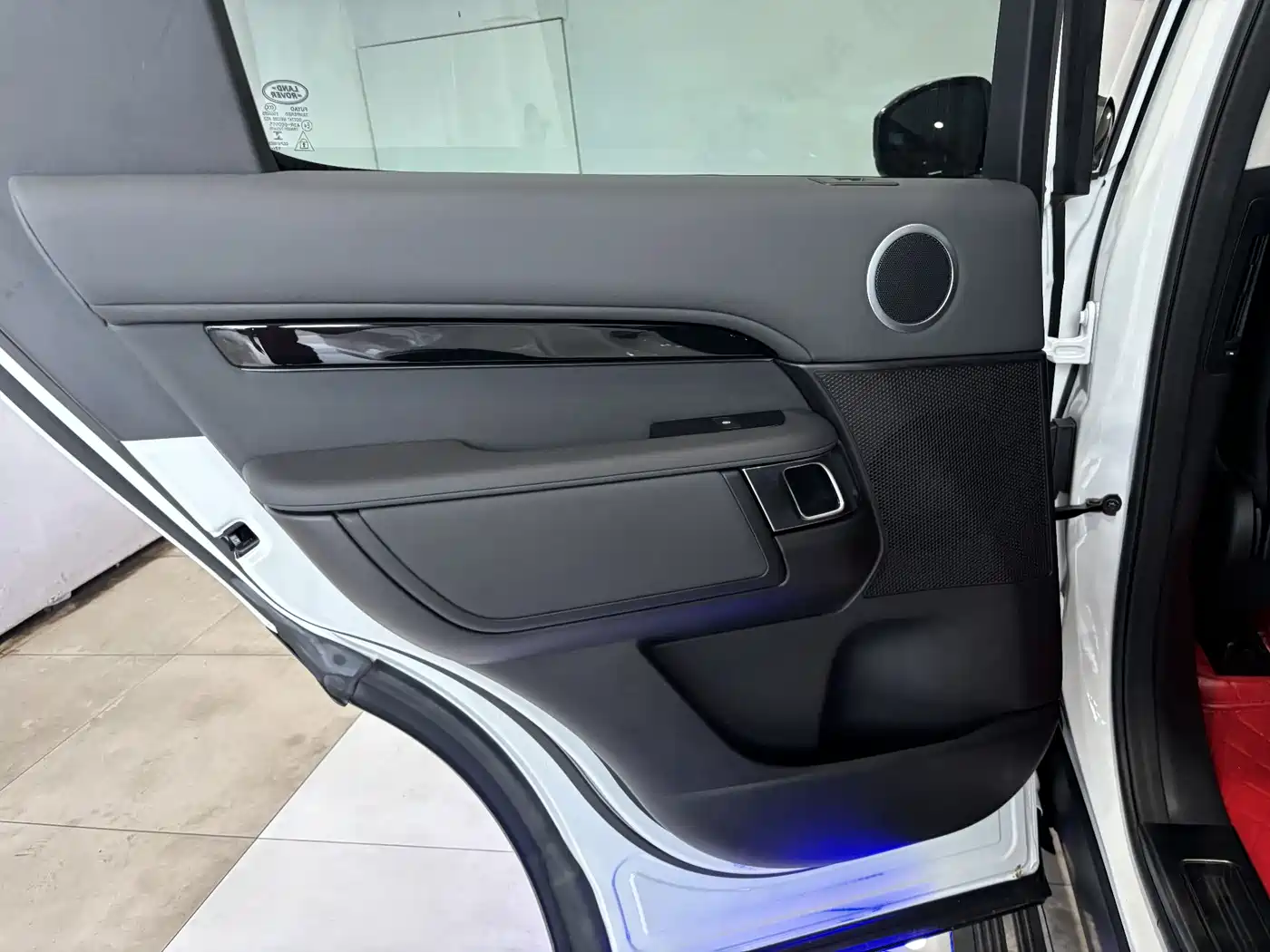Land Rover Discovery 2017 3.0 SC V6 SE фото 19