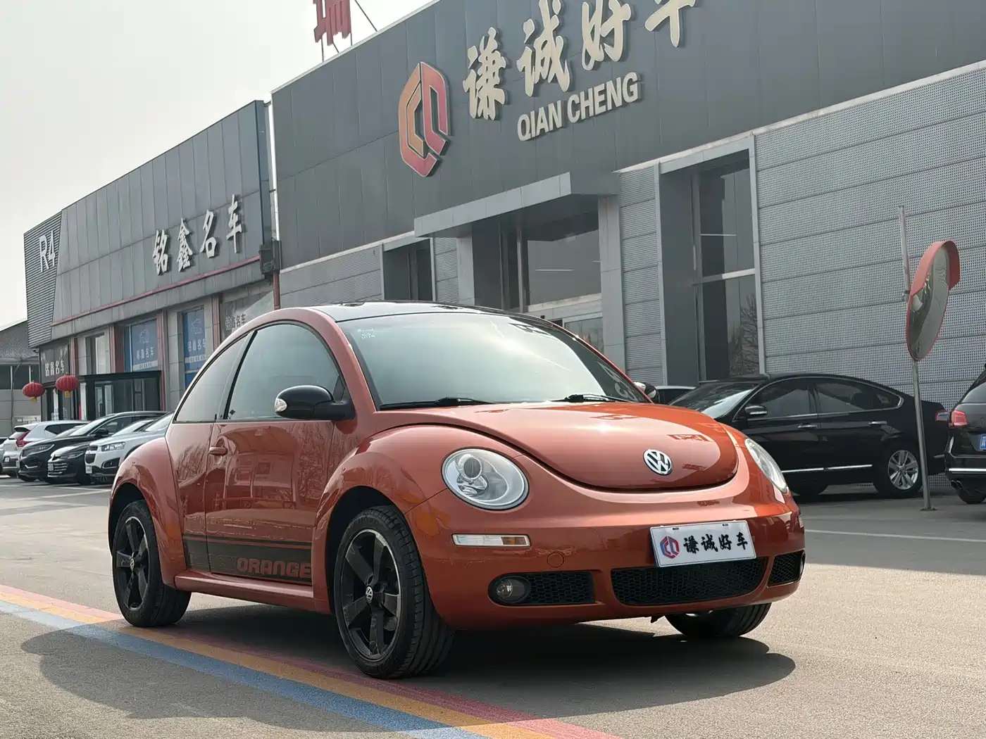 Volkswagen Beetle 2010 Model 2.0 BlackOrange Comfort Edition фото 4