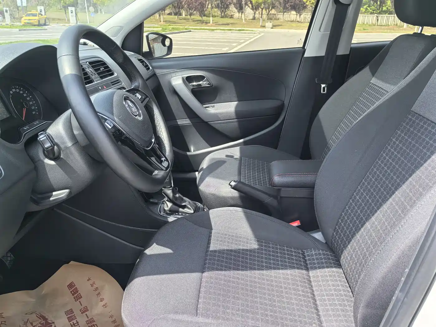 Volkswagen Polo 2016 1.6L Automatic Comfort фото 3
