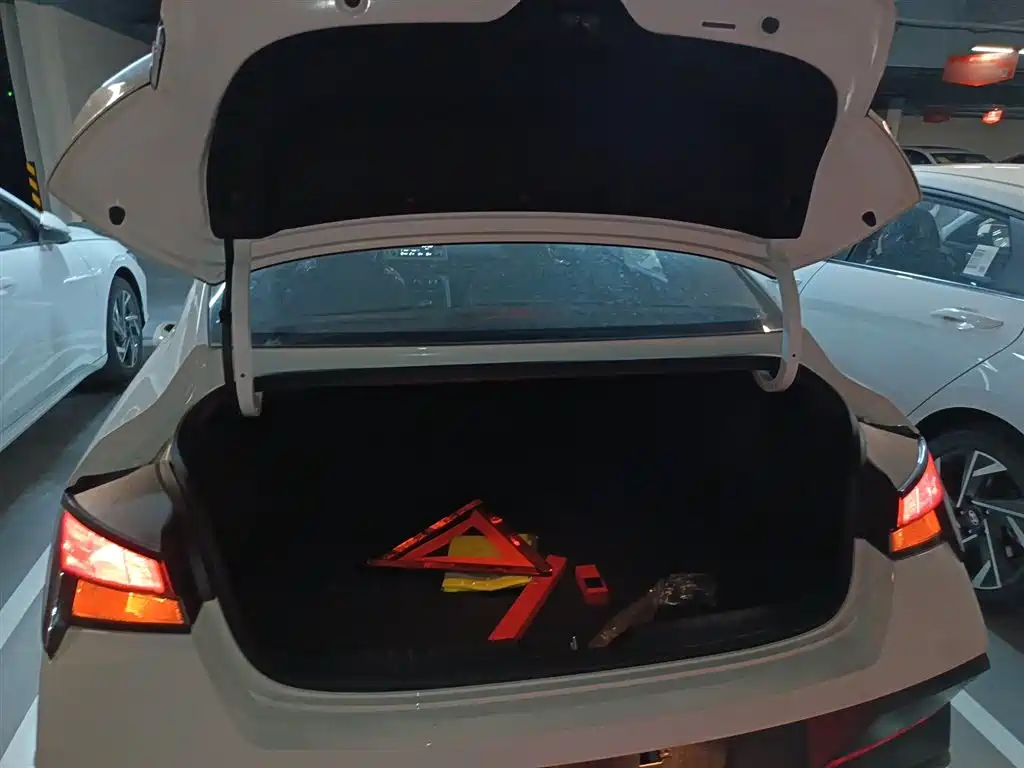 MODERN ELANTRA