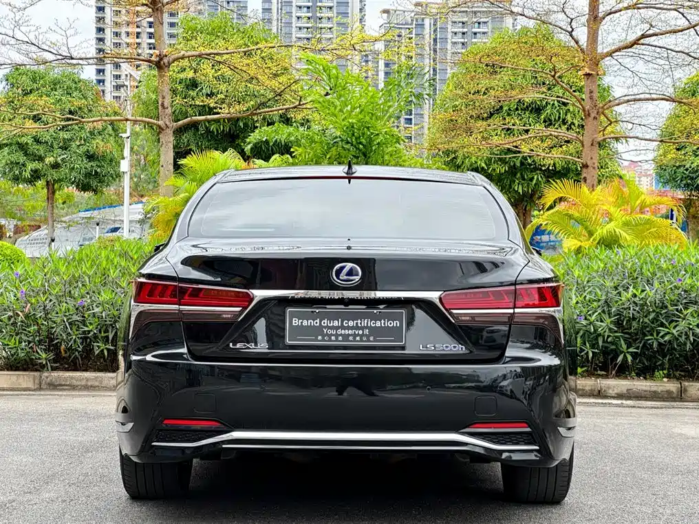 Lexus LS 2018 500h Executive Edition China VI фото 7