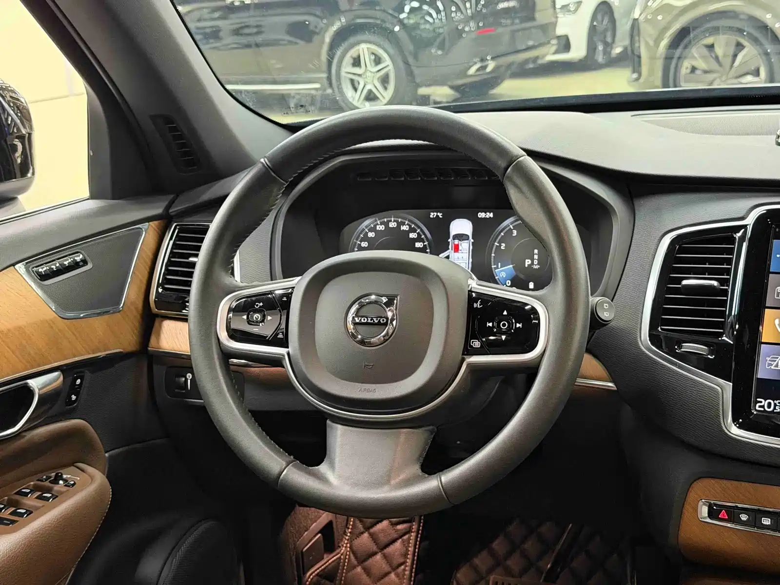 Фото 11 - Volvo XC90