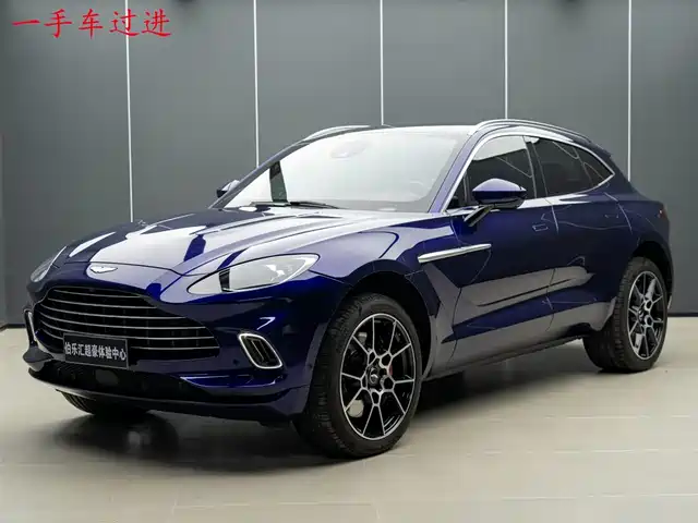 ASTON MARTIN DBX