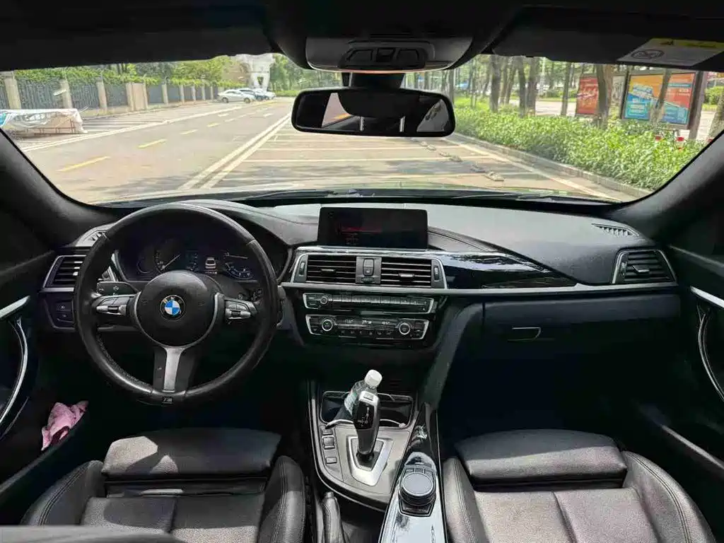 BMW 3 Series GT 2019 320i Fashion Model фото 6