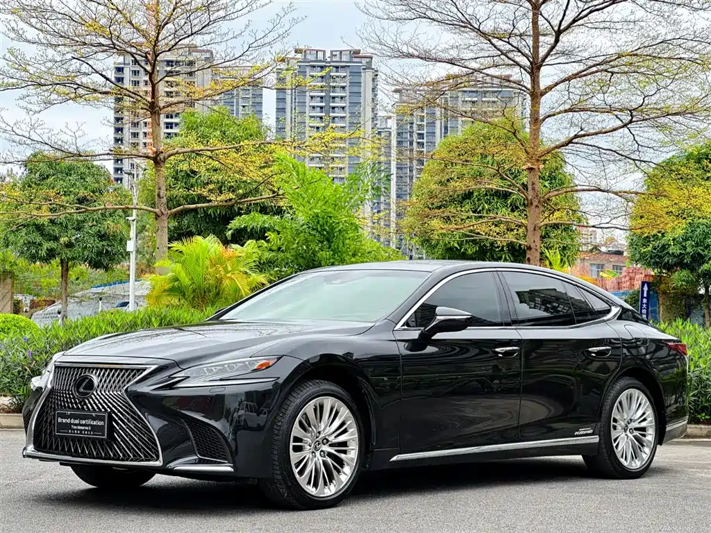 Lexus LS 2018 500h Executive Edition China VI фото 2