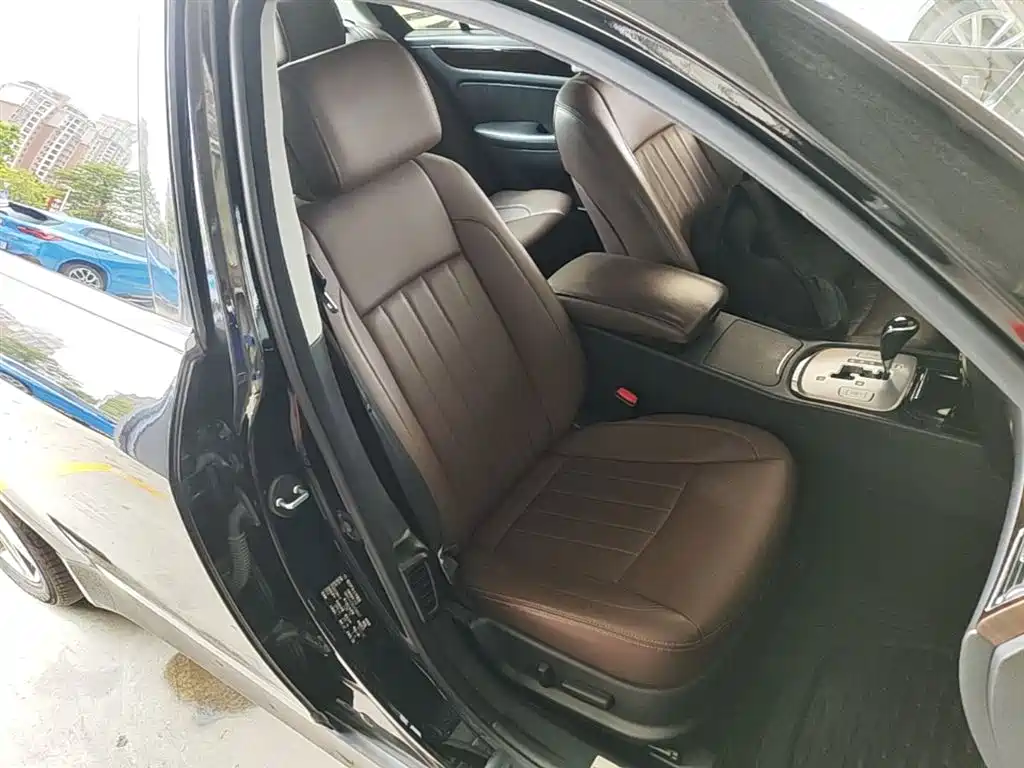 Hyundai Genesis 2012 3.0L GDI Luxury фото 25