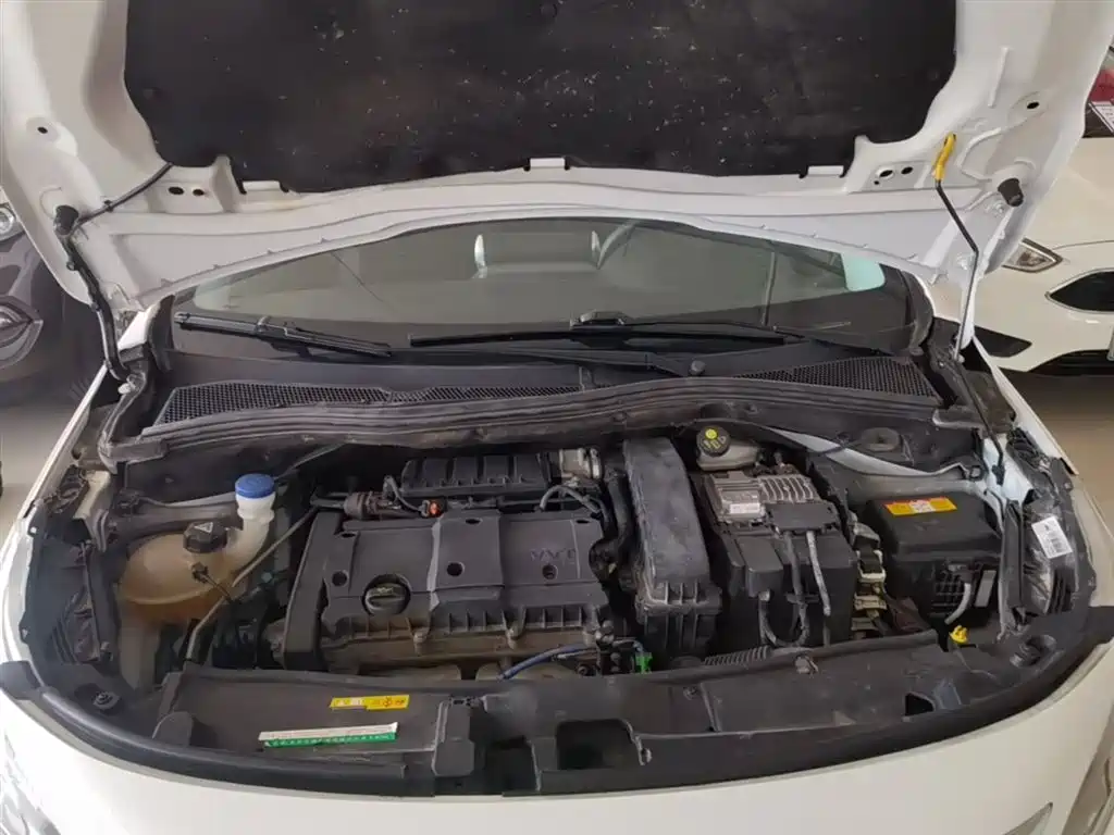 Peugeot 2008 2018 1.6L Automatic Trend Edition фото 20