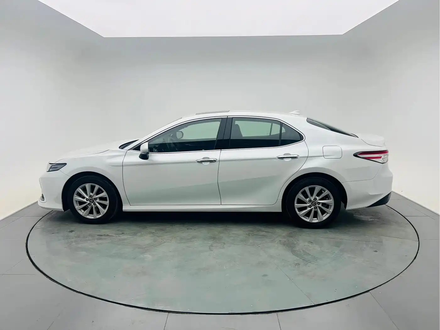 Toyota Camry 2021 2.0G Luxury Edition фото 4