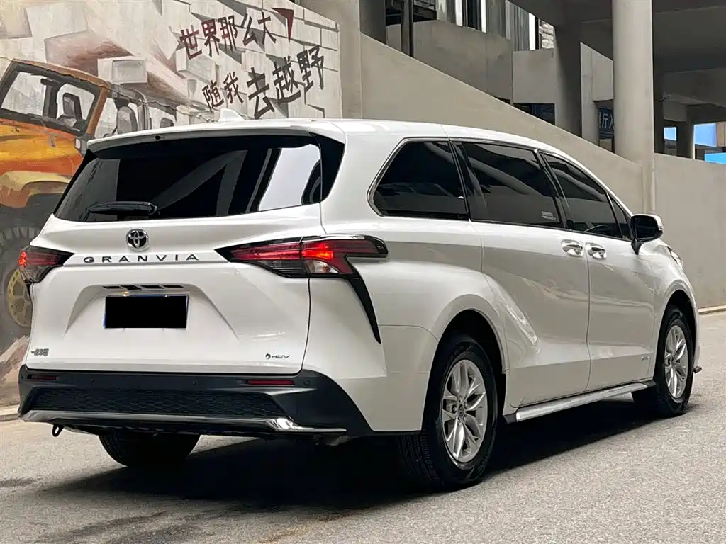 Toyota Granvia 2024 2.5L Hybrid Comfort фото 5