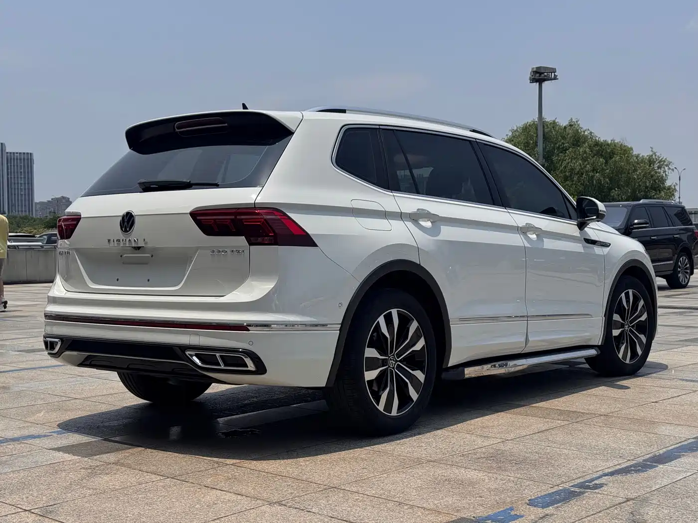 Volkswagen Tiguan L 2022 330TSI Auto 2WD R-Line Premium Edition фото 5