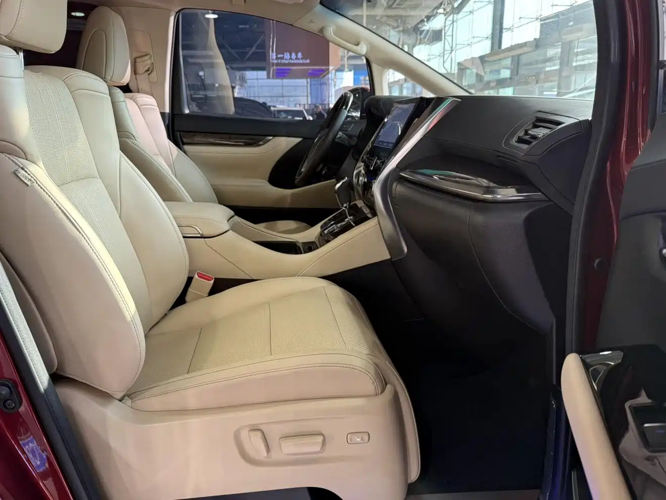 Toyota Alphard 2021 Hybrid 2.5L Premium фото 9