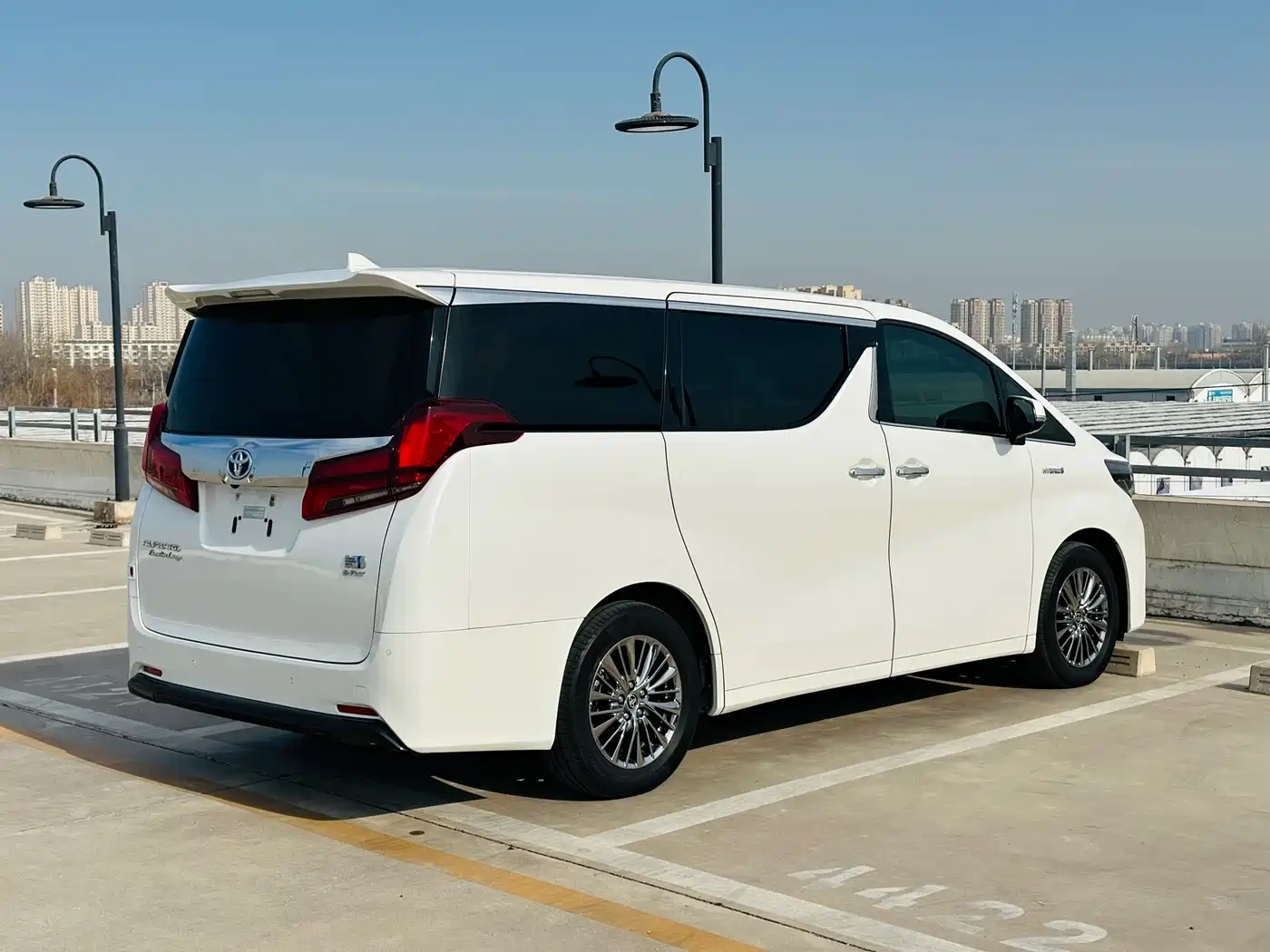 Toyota Alphard 2021 Hybrid 2.5L Premium фото 4