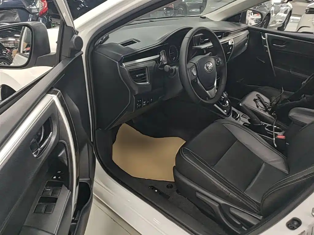 Toyota Corolla 2016 Dual Hybrid 1.8L E-CVT Elite Edition фото 15