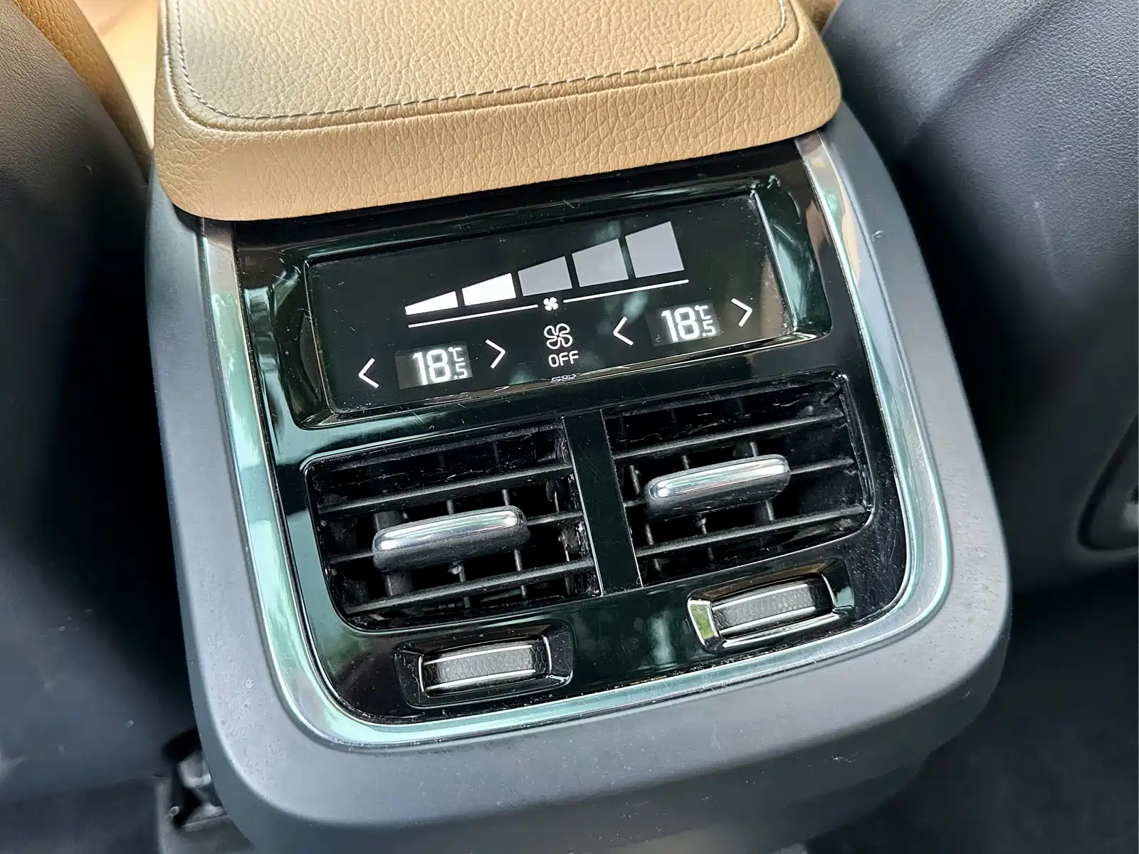 Photo 14 - Volvo XC90