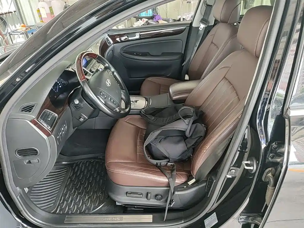 Hyundai Genesis 2012 3.0L GDI Luxury фото 15
