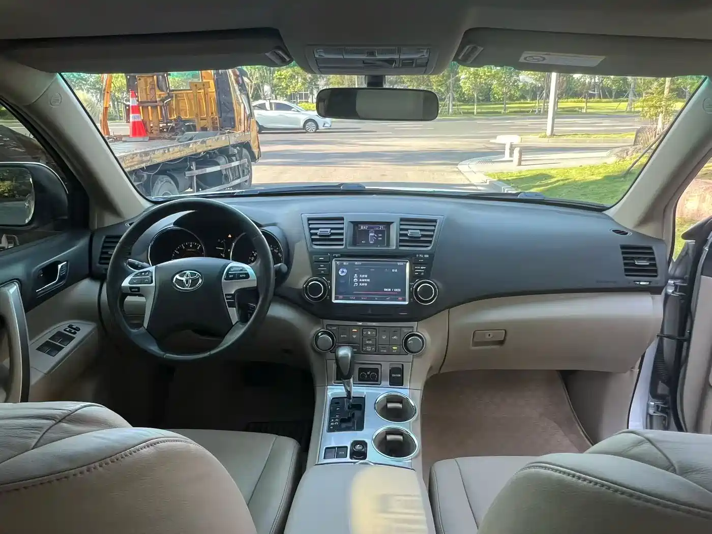 Toyota Highlander 2012 2.7L 2WD 7-Seater Luxury Edition фото 7