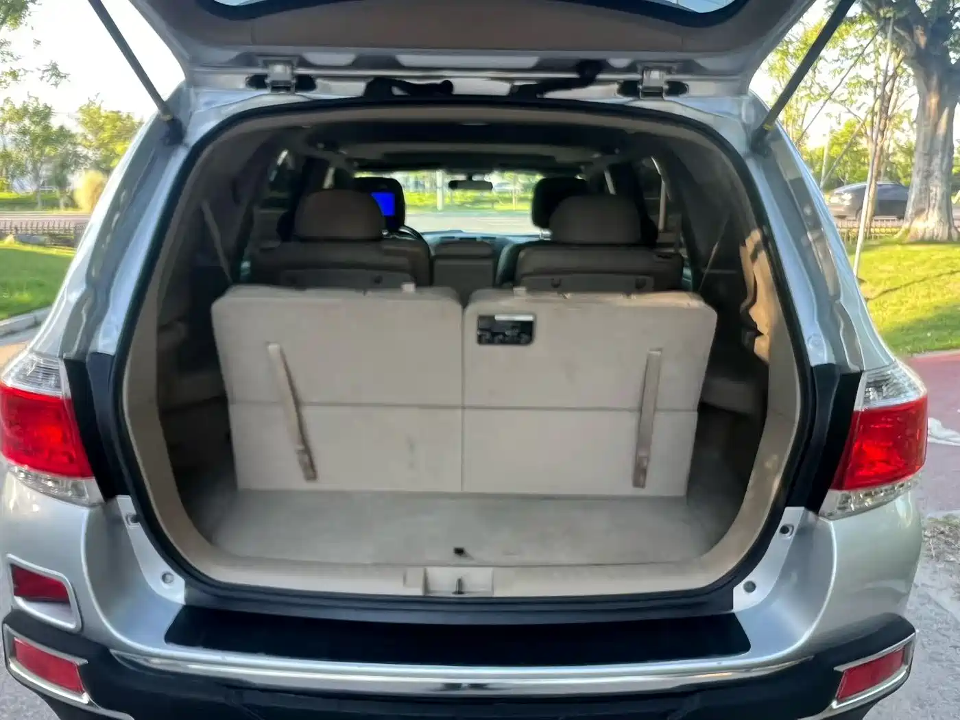 Toyota Highlander 2012 2.7L 2WD 7-Seater Luxury Edition фото 6