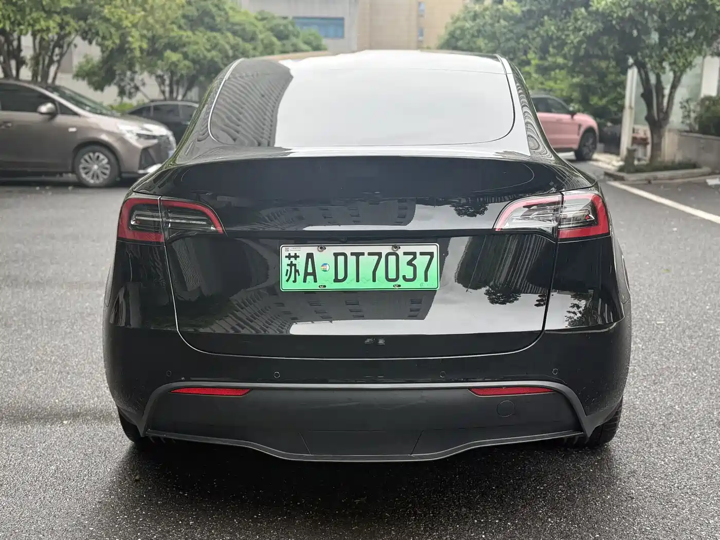 TESLA MODEL Y