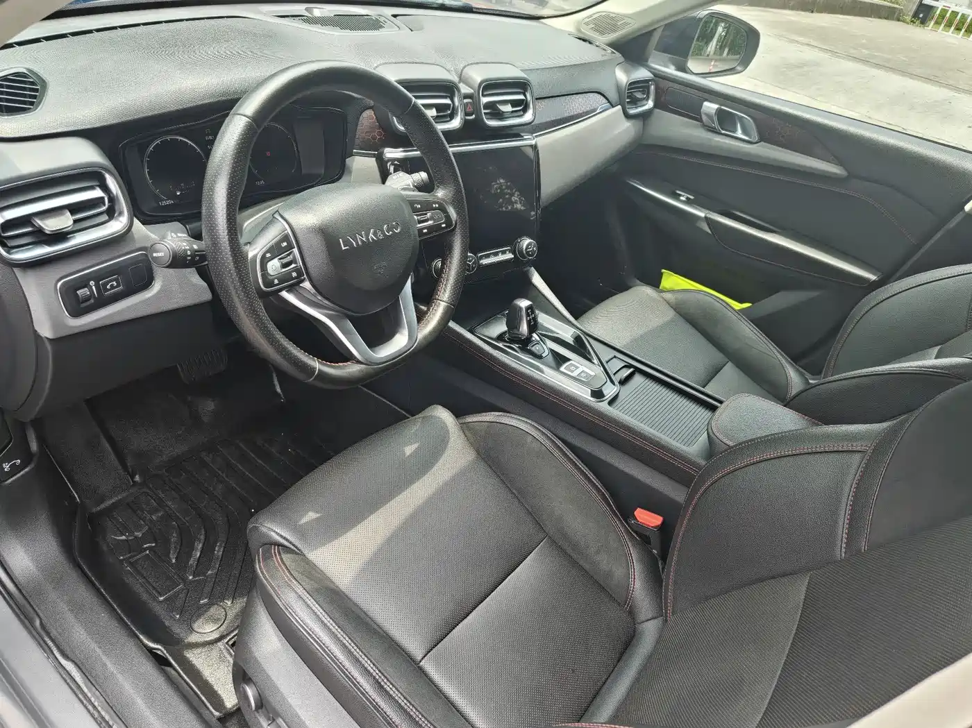 Lynk & Co 02 2019 1.5T DCT FWD Jin Pro Version China VI фото 8