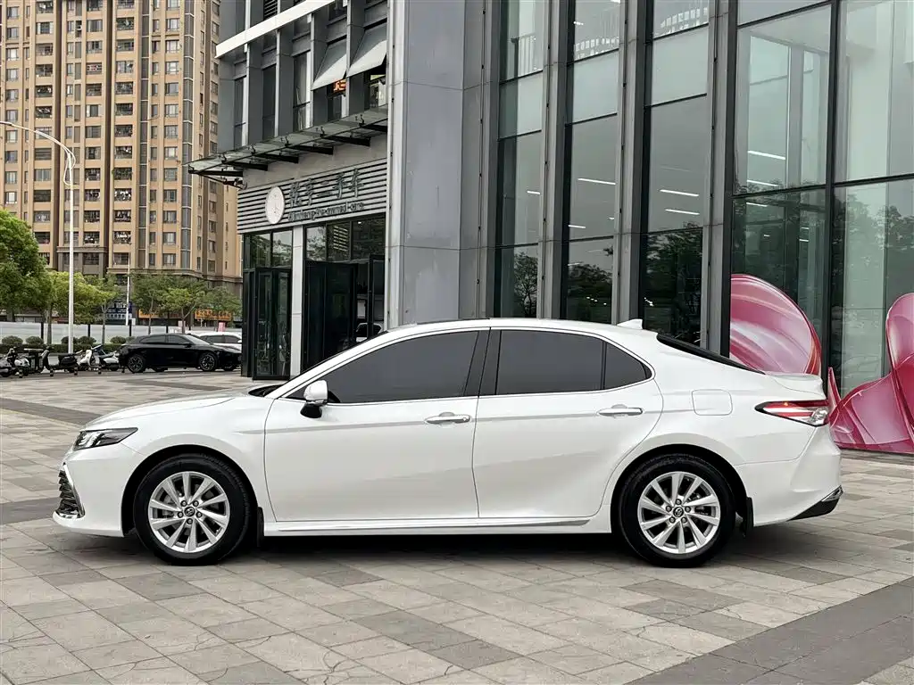 Toyota Camry 2023 2.0G Luxury Edition фото 3