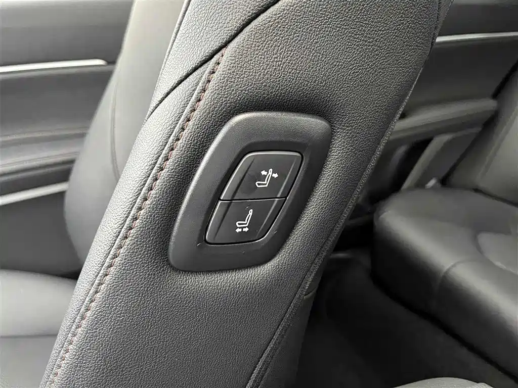 Toyota Camry 2023 2.0G Luxury Edition фото 25