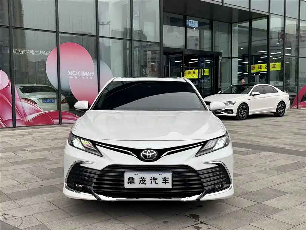Toyota Camry 2023 2.0G Luxury Edition фото 2