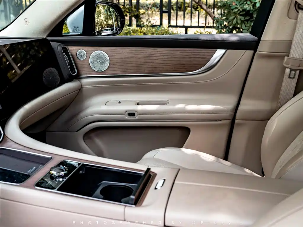 AITO Wenjie AITO M9 2024 Range Extender Ultra 52kWh 6-seater фото 8