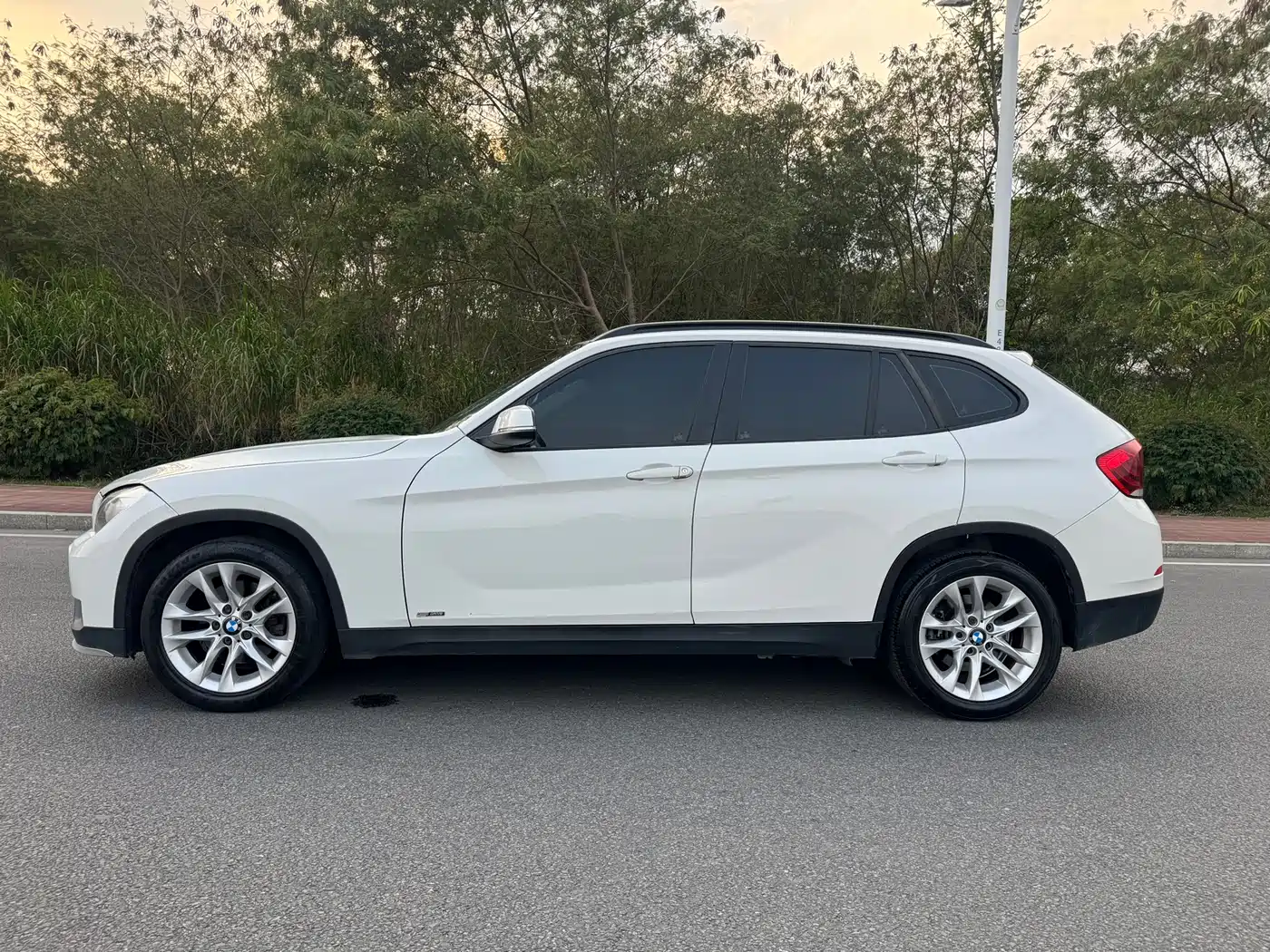 BMW X1 2015 Model sDrive18i Fashion Advanced Edition фото 24