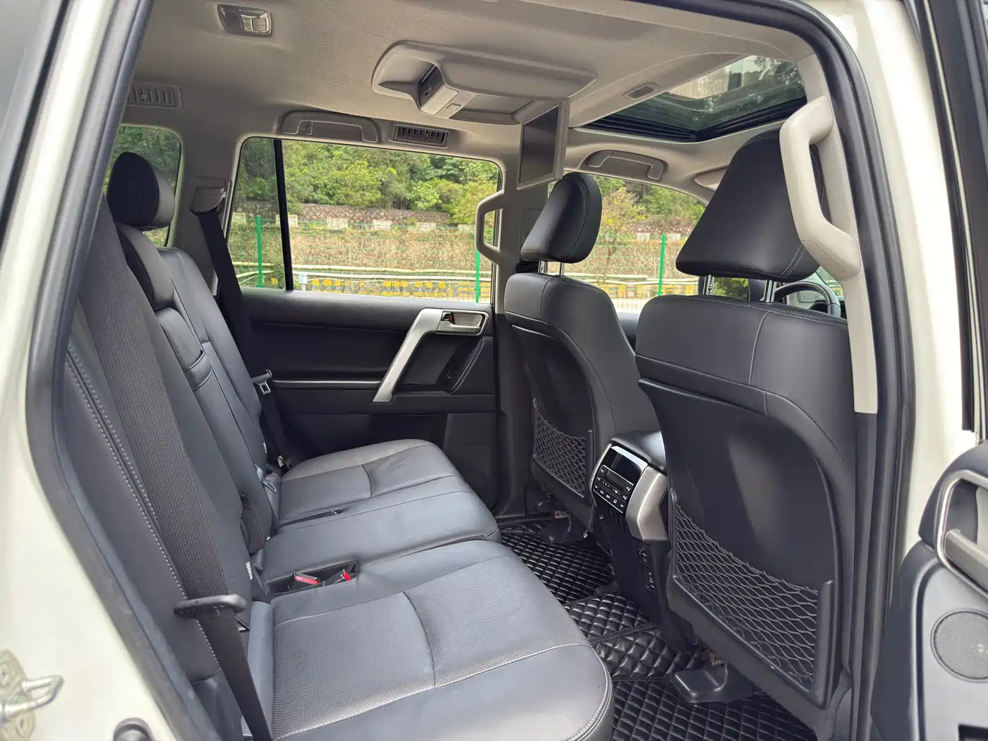 Toyota Prado 2018 3.5L Auto VX NAVI фото 9