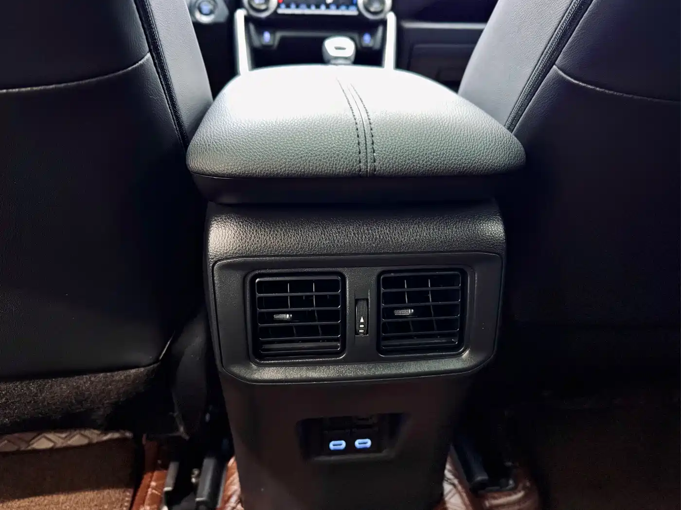 Toyota Wildlander 2022 2.0L CVT FWD Luxury PLUS Edition фото 18