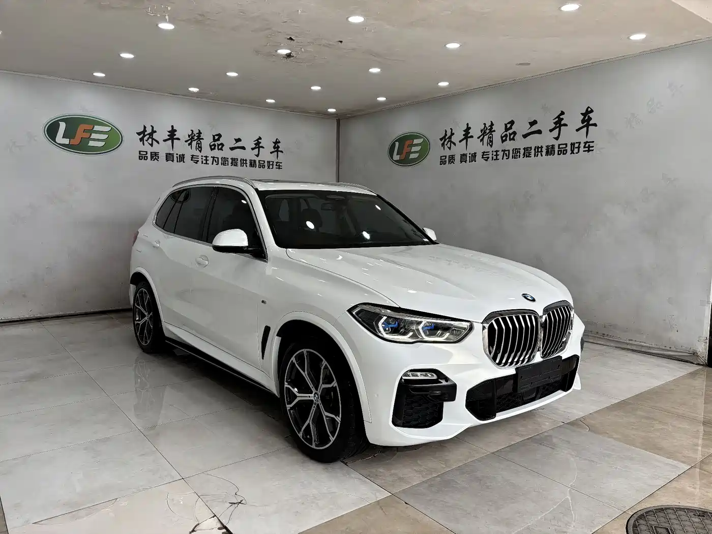 BMW X5 (Import) 2019 xDrive40i Exclusive M Sport Package фото 4