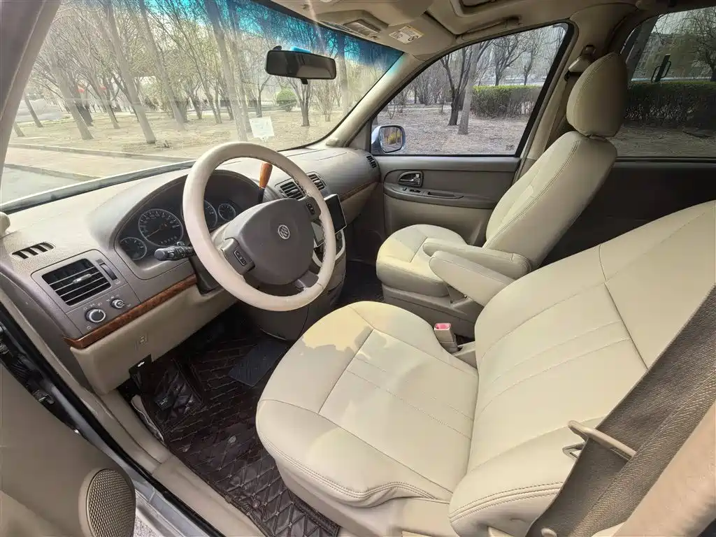 Buick GL8 2011 2.4L CT Luxury Business Comfort Edition фото 6
