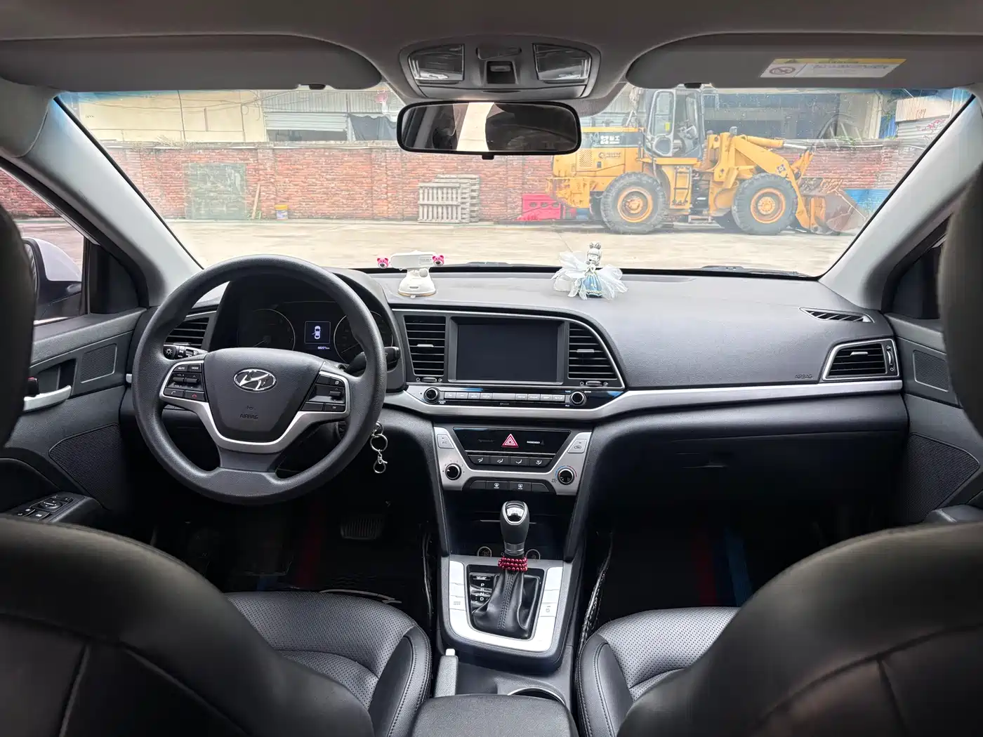 Hyundai Elantra 2018 1.6L Automatic 15th Anniversary Special Edition фото 6