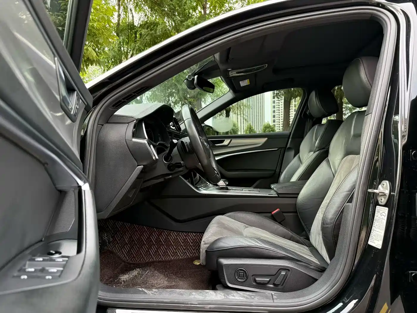 Фото 4 - Audi A6L