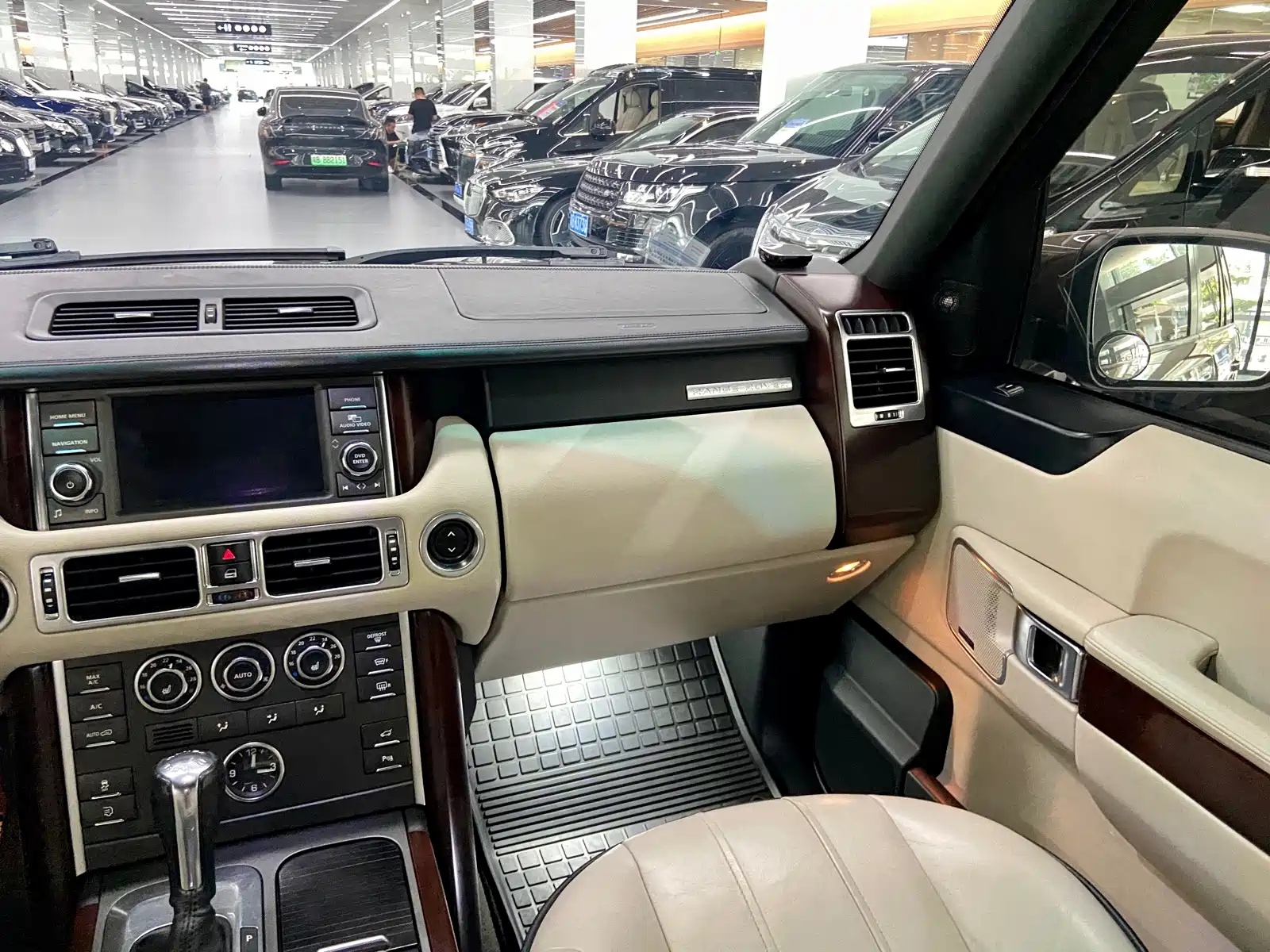 Фото 9 - Land Rover Range Rover