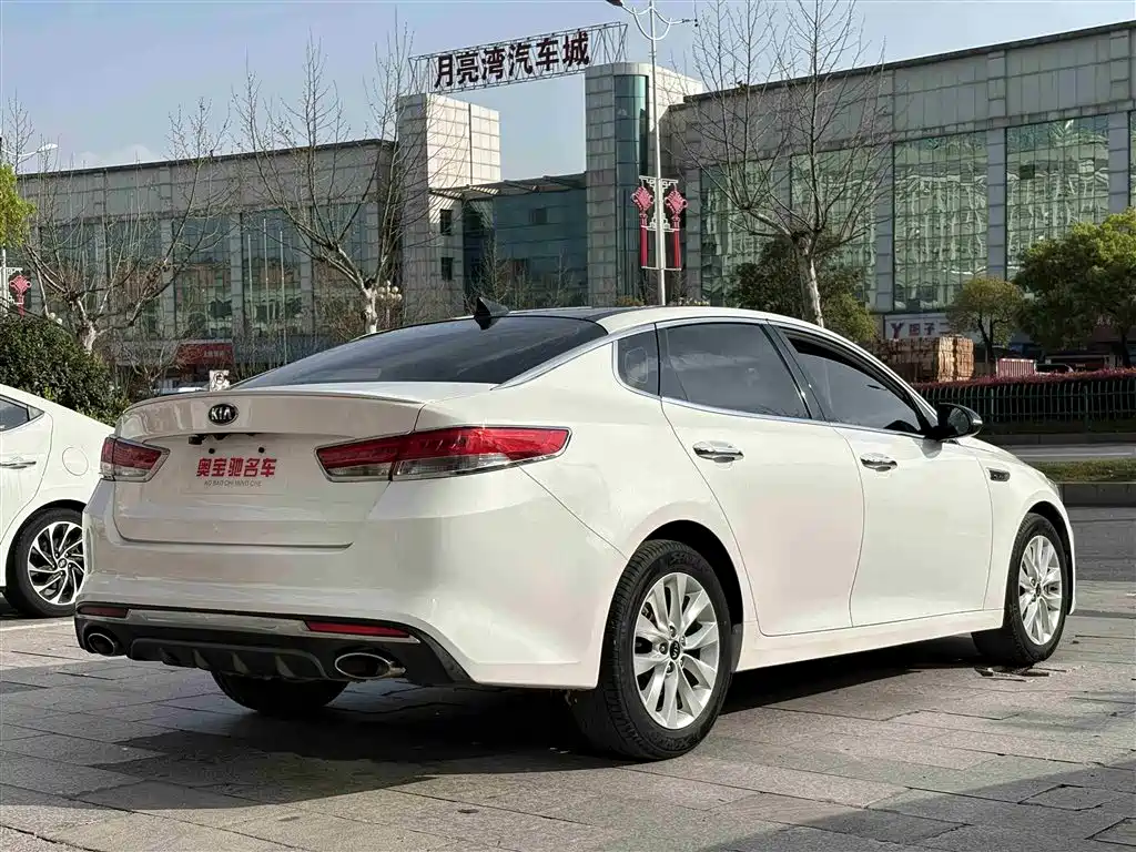 KIA K5