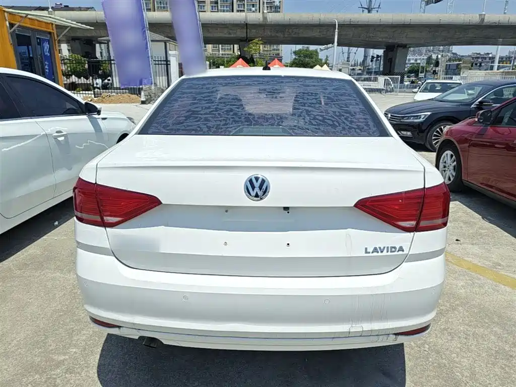 Volkswagen Lavida 2017 1.6L Automatic Trend Edition фото 6